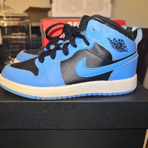 Little Kids Air Jordan 1 | Mid | Size 12 -- Used - Picture 5 of 7